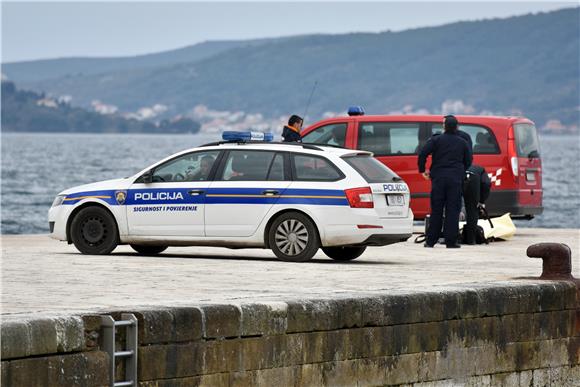 U moru u Selinama pronađeno beživotno tijelo muškarca, privedene dvije osobe