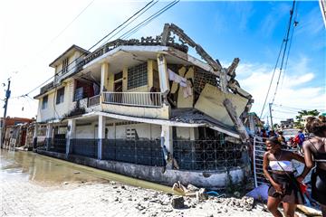 Haiti: U razornom potresu poginule najmanje 304 osobe