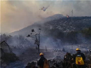 Croatian Air Force Canadair plane putting out fire in BiH for fourth time