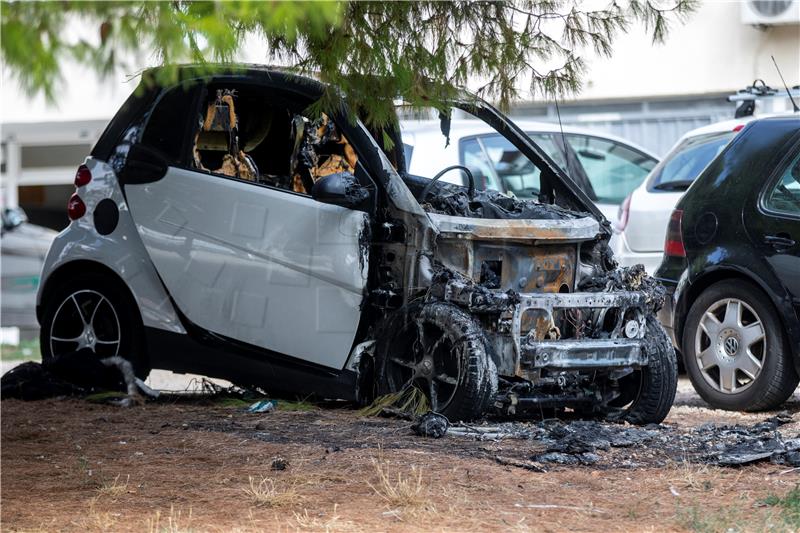 U Splitu izgorio automobil