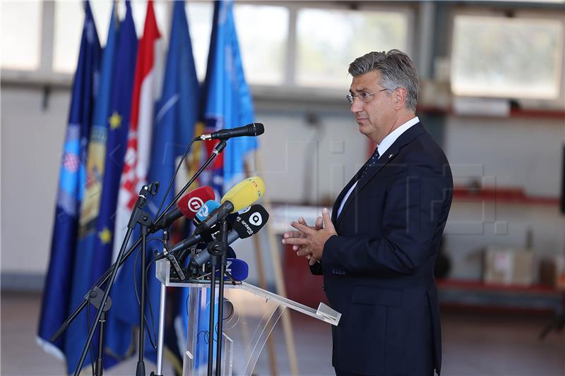 Plenković posjetio protupožarnu eskadrilu HRZ-a i Zadarsku županiju 