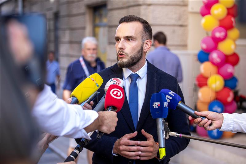 Josip Aladrović dao izjavu za medije