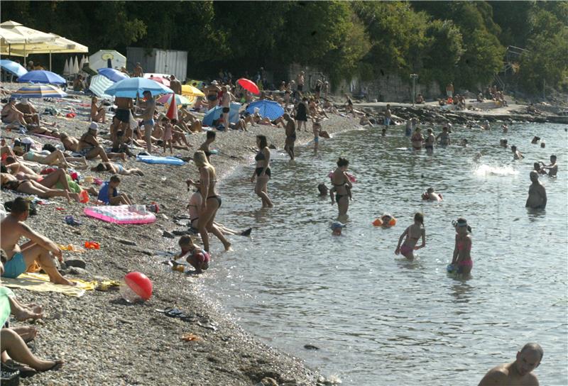 Rijeka: Kupači na plaži Kantrida