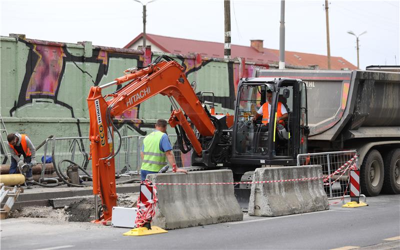 Radovi na rekonstrukciji vrelovoda u Branimirovoj ulici