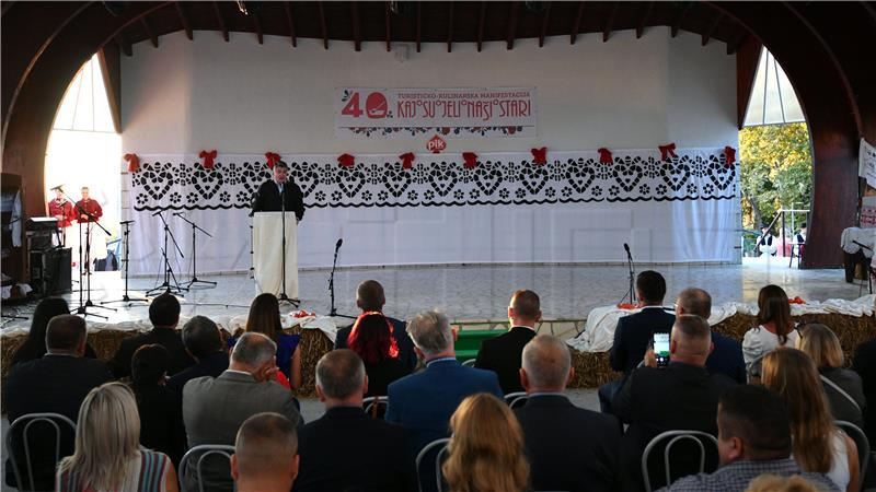 President attends Vrbovec local cuisine festival