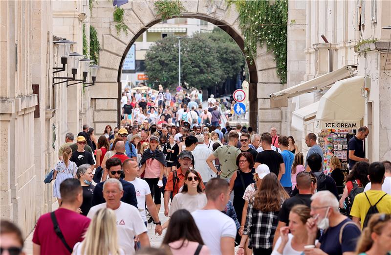 Turisti u Zadru