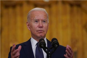 Biden u zračnoj bazi odao počast poginulim američkim vojnicima