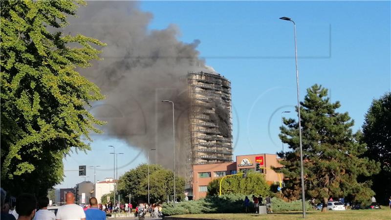 U Milanu izgorjela zgrada od 20 katova, nema podataka o žrtvama 