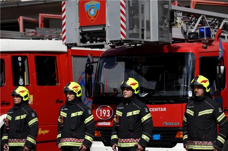 Zvukovima sirena odana počast stradalim vatrogascima