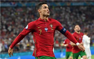 Cristiano Ronaldo potpisao dvogodišnji ugovor s Manchester Unitedom