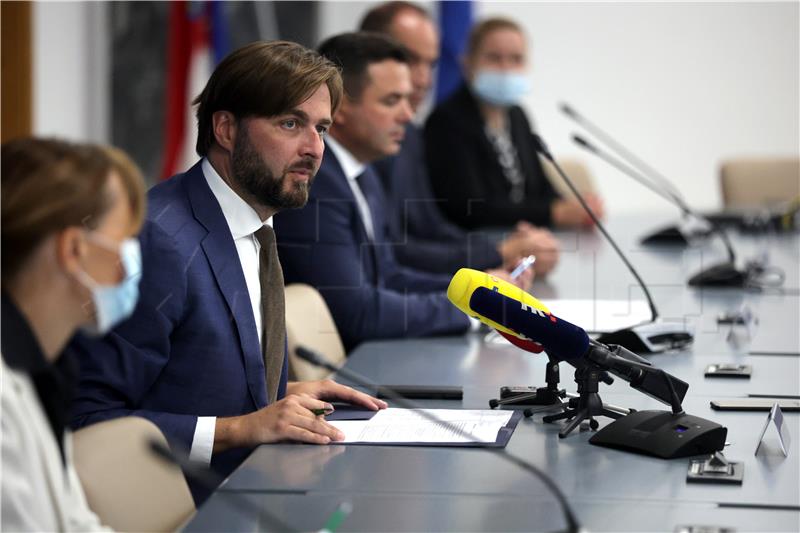 Ministar Ćorić održao konferenciju za medije