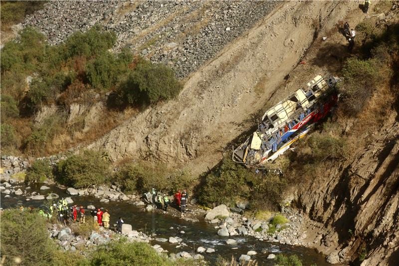 Najmanje 29 mrtvih u Peruu: Autobus pao u provaliju od 200 metara