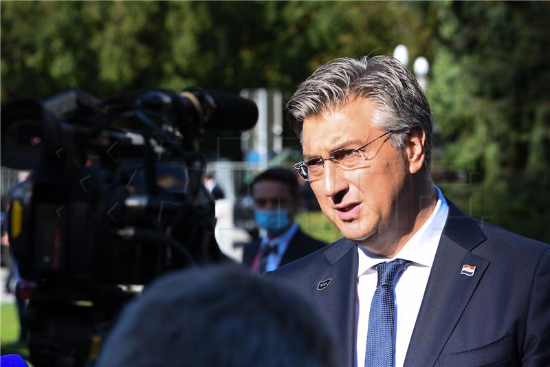 Plenković: Želim utvrditi činjenice oko prešutnih minusa na tekućim računima