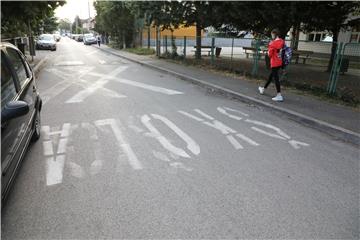 Zbog povećanog broja djece na cestama, HAK pozvao vozače na oprezniju vožnju 