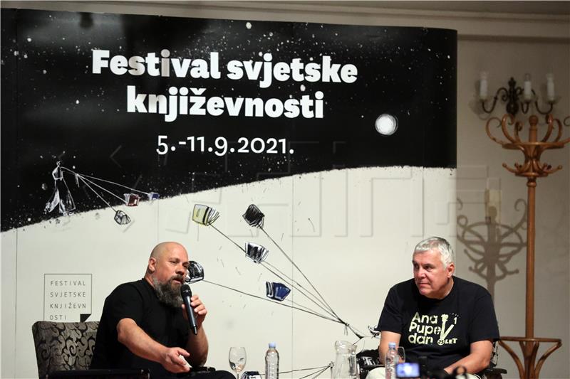 Zoran Predin na tribini Razotkrivanje 9. Festivala svjetske književnosti