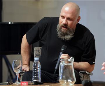 Zoran Predin na tribini Razotkrivanje 9. Festivala svjetske književnosti
