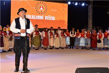 Županijskim folklornim večerima počele 56. Vinkovačke jeseni