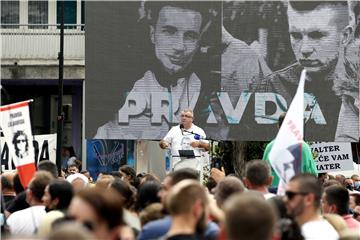 U Sarajevu tisuće prosvjednika tražili istinu o smrti Dženana i Davida