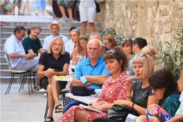 Marko Pogačar dobitnik nagrade za najbolju knjigu poezije festivala ŠKURE