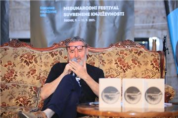 Marko Pogačar dobitnik nagrade za najbolju knjigu poezije festivala ŠKURE