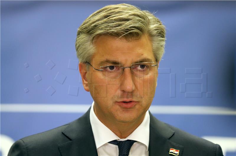 Plenković: Razmišljamo o uvođenju covid-potvrda i u socijalnim ustanovama