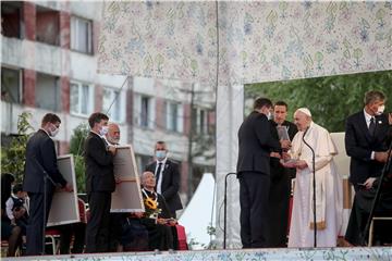 Papa u Slovačkoj osudio predrasude prema Romima