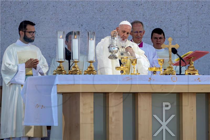 Papa Franjo završio posjet Mađarskoj i Slovačkoj