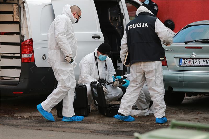 Osijek: Priveden muškarac koji se zatvorio u stan nakon što je razbio automobil  