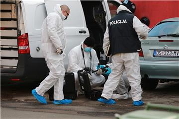 Osijek: Priveden muškarac koji se zatvorio u stan nakon što je razbio automobil  