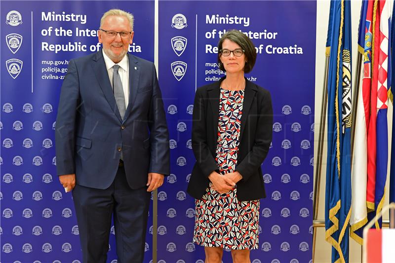 MUP: Hrvatski građani mogli bi bez viza u SAD do kraja godine