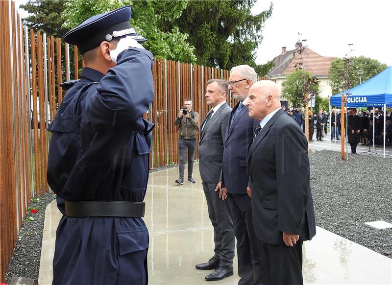 U Varaždinu otkriveno spomen-obilježje za policajce poginule i nestale u ratu