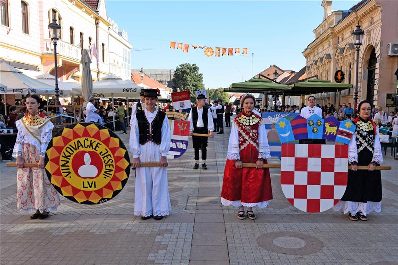 Svečani mimohod 59 KUD-ova 56. Vinkovačkih jeseni