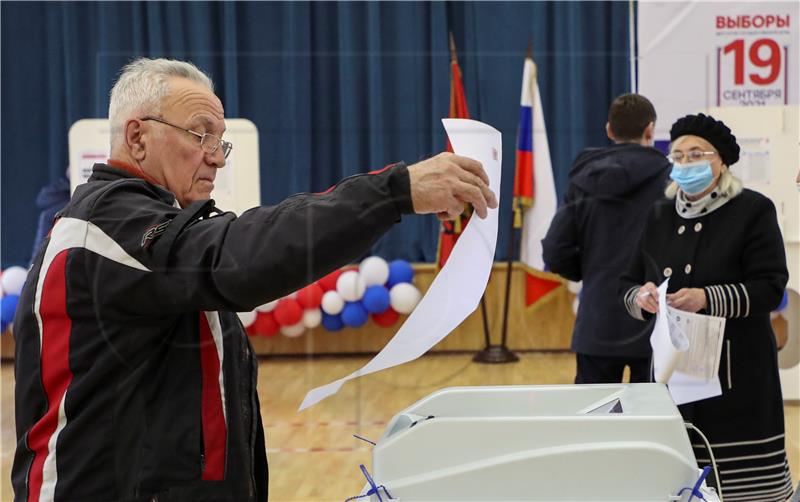 Jedinstvena Rusija pobjednica ruskih parlamentarnih izbora - ankete