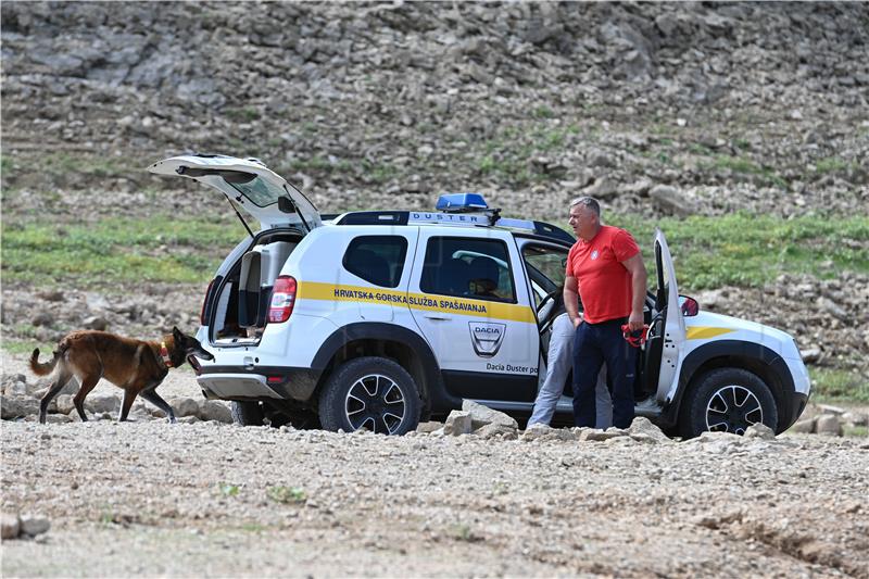 Potraga za nestalim mladićem na Peruči