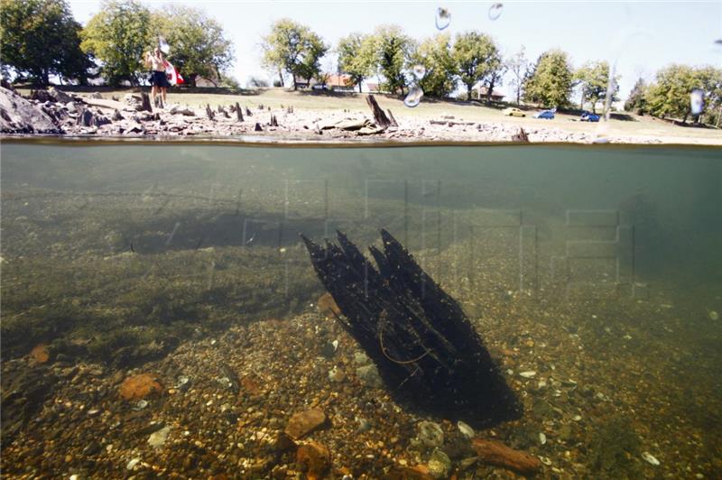 Sisak: U koritu Kupe arheolozi našli nove, dosad nepoznate nalaze