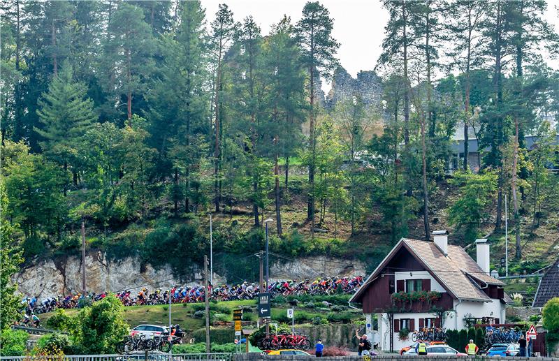 CRO RACE: Prolog kroz Slunj i Rastoke