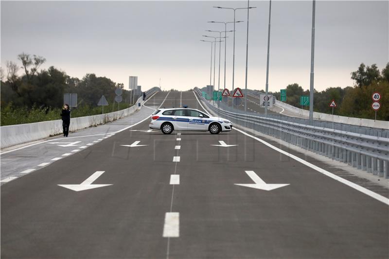 Svilaj Bridge opens to traffic