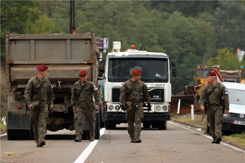 Srbi prestali blokirati ceste na Kosovu nakon intervencije međunarodne zajednice