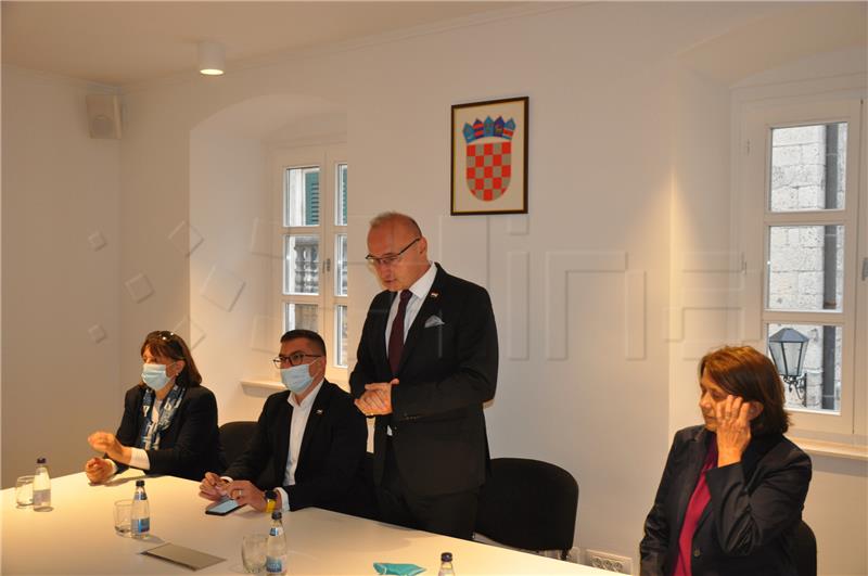 Minister tells Montenegrin Croats Croatia supports them with its institutions