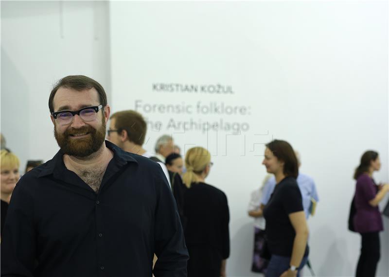 Umjetnik Kristian Kožul u zagrebačkoj Galeriji Josip Račić