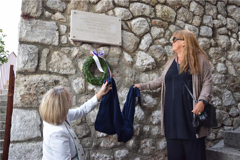 Dubrovnik: Spomen-ploča književniku Milanu Milišiću
