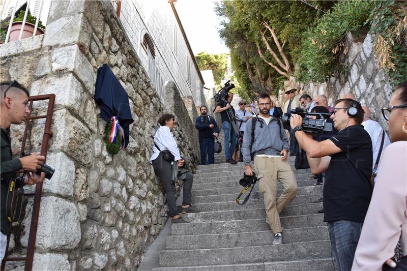 Dubrovnik: Spomen-ploča književniku Milanu Milišiću