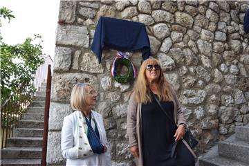 Dubrovnik: Spomen-ploča književniku Milanu Milišiću