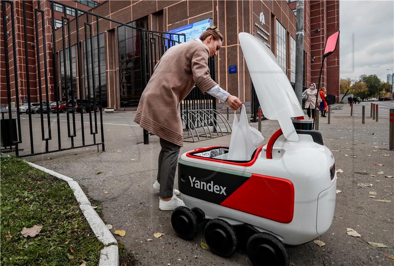 RUSSIA TECHNOLOGY ROBOT COURIER