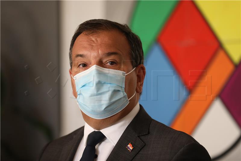 Minister: 26 healthcare workers tested positive for coronavirus on Monday