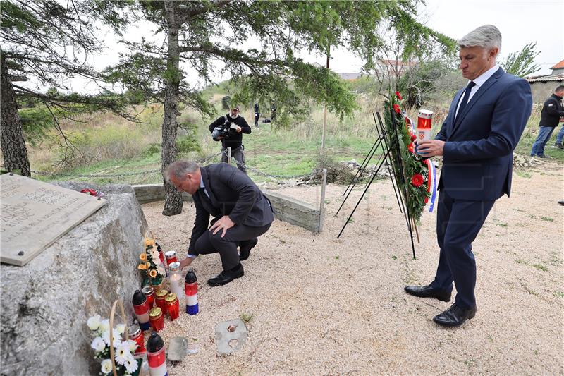 Odavanje počasti povodom 30. godišnjice obrane grada Zadra