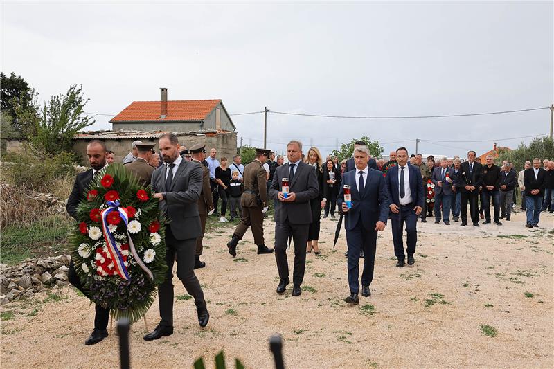 Odavanje počasti povodom 30. godišnjice obrane grada Zadra