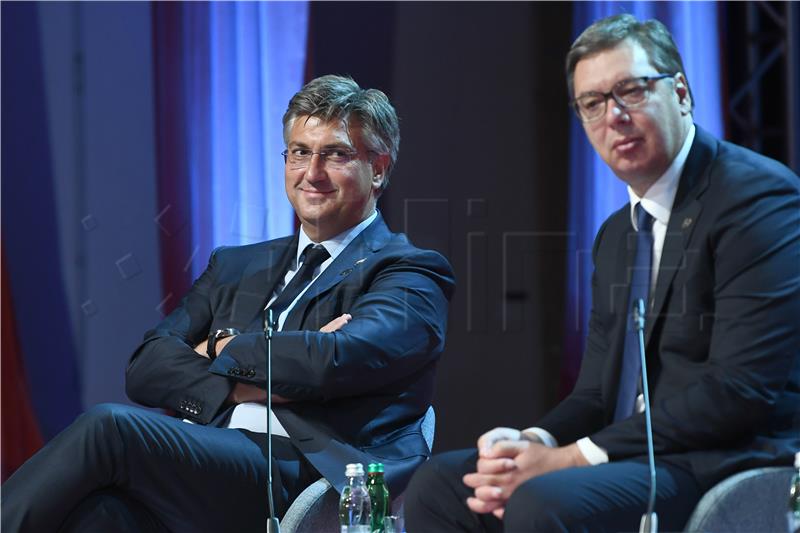 Plenković zatražio Vučića da riješi pitanje udžbenika  