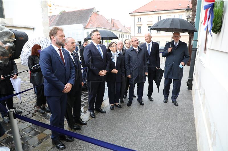 Premijer Plenković  položio lovorov vijenac na Spomen ploču na zgradi Vlade RH