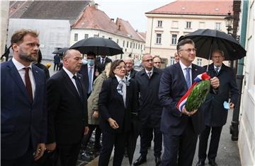 Premijer Plenković  položio lovorov vijenac na Spomen ploču na zgradi Vlade RH